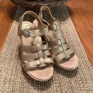 B.O.C. Leather and Cork gold wedge sandals 7